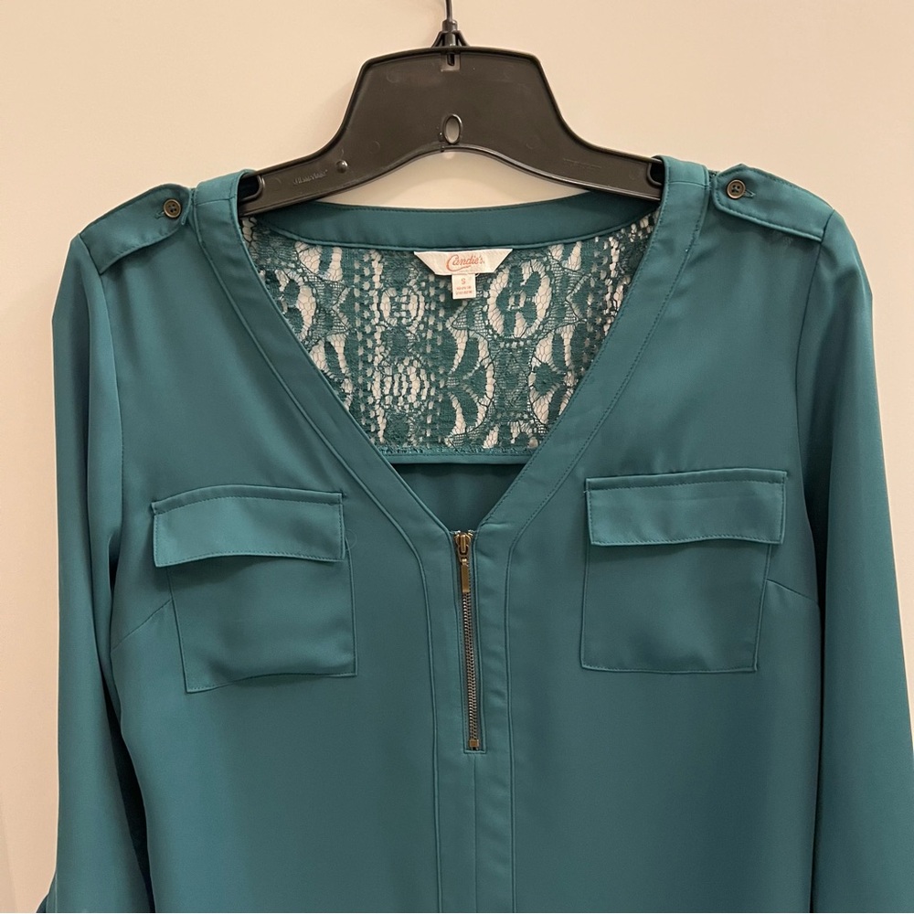 Chic Teal Blouse with Lace Detail - Picture 3 of 11